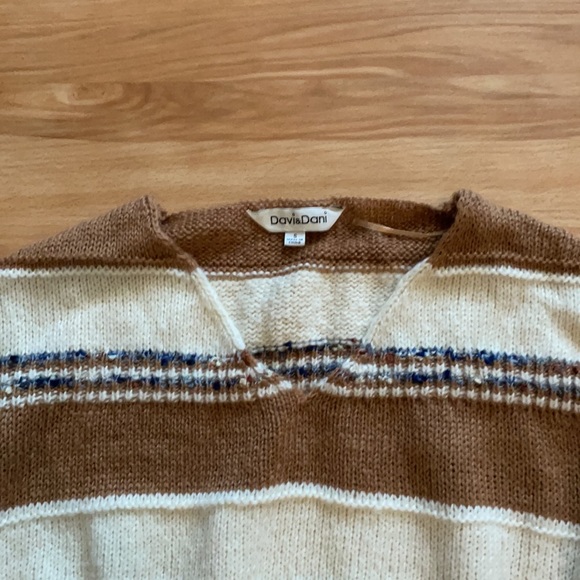 NWOT bubble sleeve sweater. - Picture 3 of 4